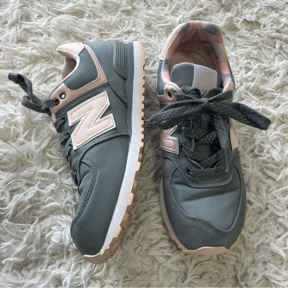 NEW‎ BALANCE 574 Sneakers Size 5 - Picture 2 of 9